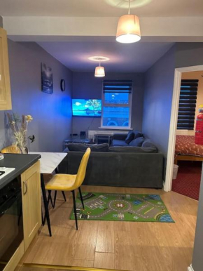 Lovely Woodford one bedroom apartment